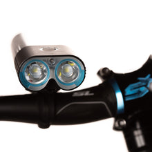 Load image into Gallery viewer, x1800 Lumen Flashlight Kit